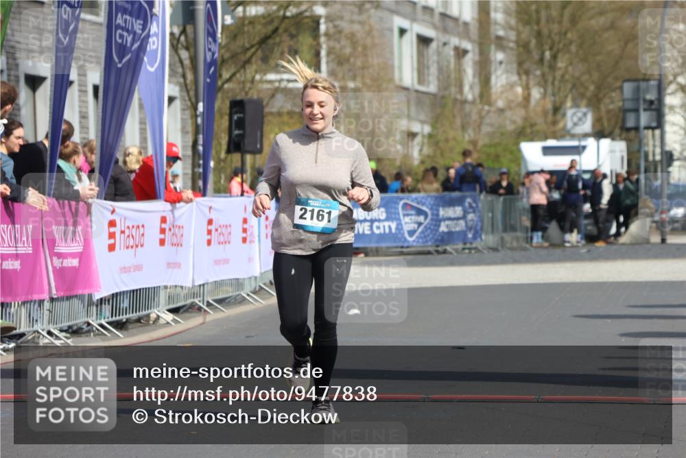 12.04.2026 - 45. Internationalen Wilhelmsburger Insellauf Strokosch-Dieckow http://msf.ph/oto/9477838 12.04.2026 11:40:33 Ziel 2161 meine-sportfotos.de