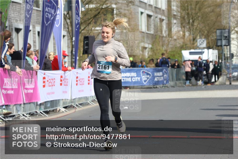12.04.2026 - 45. Internationalen Wilhelmsburger Insellauf Strokosch-Dieckow http://msf.ph/oto/9477861 12.04.2026 11:40:33 Ziel 2161 meine-sportfotos.de