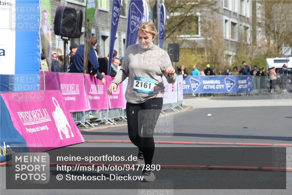 12.04.2026 - 45. Internationalen Wilhelmsburger Insellauf Strokosch-Dieckow http://msf.ph/oto/9477890 12.04.2026 11:40:34 Ziel 2161 meine-sportfotos.de