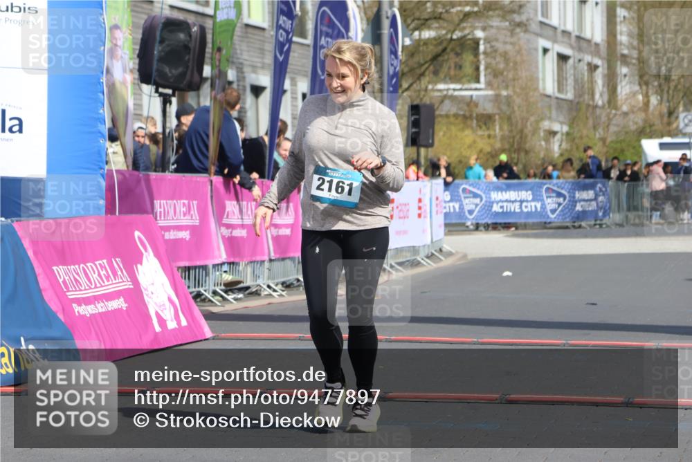 12.04.2026 - 45. Internationalen Wilhelmsburger Insellauf Strokosch-Dieckow http://msf.ph/oto/9477897 12.04.2026 11:40:34 Ziel 2161 meine-sportfotos.de