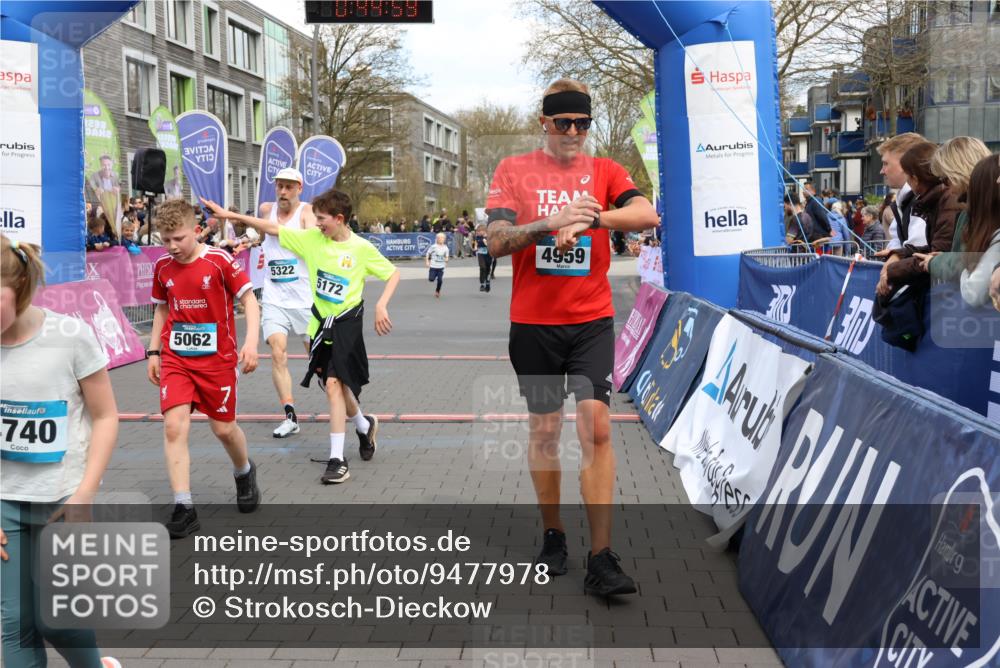 12.04.2026 - 45. Internationalen Wilhelmsburger Insellauf Strokosch-Dieckow http://msf.ph/oto/9477978 12.04.2026 12:57:59 Ziel 4599, 5062, 4851, 5172, 4959, 5322, 5129, 3190 meine-sportfotos.de