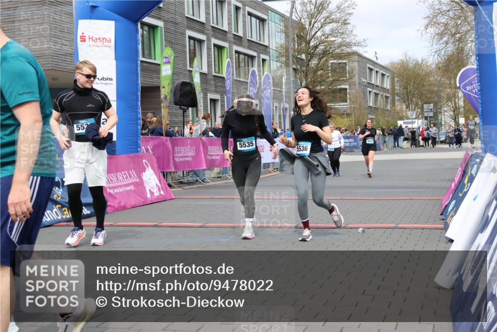12.04.2026 - 45. Internationalen Wilhelmsburger Insellauf Strokosch-Dieckow http://msf.ph/oto/9478022 12.04.2026 13:29:54 Ziel 5535, 5536, 5539, 4547, 4420 meine-sportfotos.de