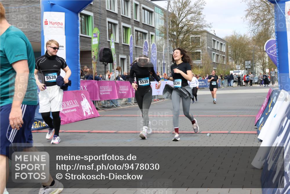 12.04.2026 - 45. Internationalen Wilhelmsburger Insellauf Strokosch-Dieckow http://msf.ph/oto/9478030 12.04.2026 13:29:54 Ziel 5535, 5536, 5539, 4547, 4420 meine-sportfotos.de