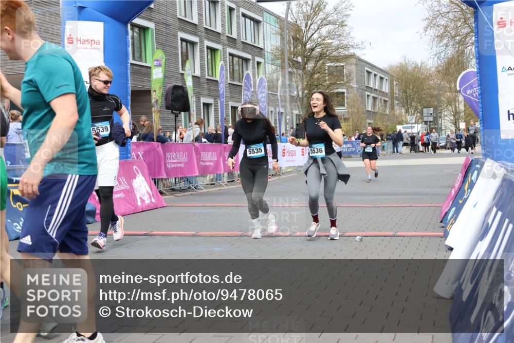 12.04.2026 - 45. Internationalen Wilhelmsburger Insellauf Strokosch-Dieckow http://msf.ph/oto/9478065 12.04.2026 13:29:54 Ziel 5535, 5536, 5539, 4547, 4420 meine-sportfotos.de