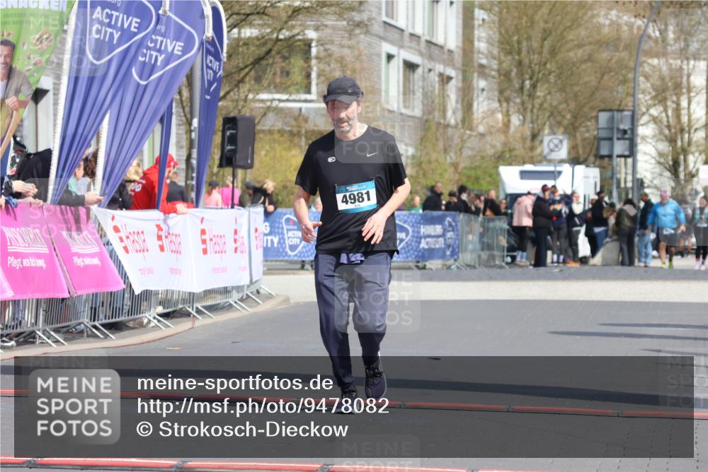 12.04.2026 - 45. Internationalen Wilhelmsburger Insellauf Strokosch-Dieckow http://msf.ph/oto/9478082 12.04.2026 11:41:11 Ziel 4981 meine-sportfotos.de