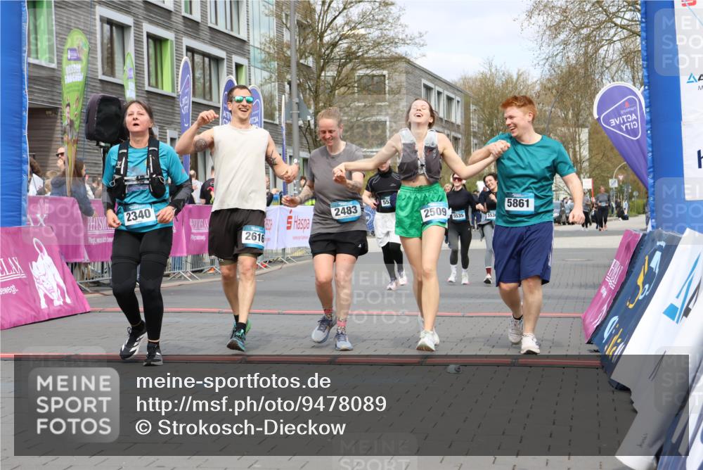 12.04.2026 - 45. Internationalen Wilhelmsburger Insellauf Strokosch-Dieckow http://msf.ph/oto/9478089 12.04.2026 13:29:49 Ziel 2340, 5861, 2509, 2483, 2616, 5535, 5536, 5539 meine-sportfotos.de