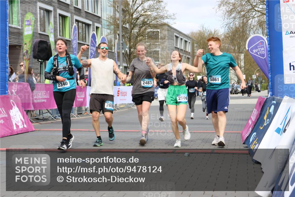 12.04.2026 - 45. Internationalen Wilhelmsburger Insellauf Strokosch-Dieckow http://msf.ph/oto/9478124 12.04.2026 13:29:49 Ziel 2340, 5861, 2509, 2483, 2616, 5535, 5536, 5539 meine-sportfotos.de