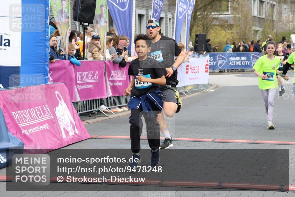 12.04.2026 - 45. Internationalen Wilhelmsburger Insellauf Strokosch-Dieckow http://msf.ph/oto/9478248 12.04.2026 12:58:25 Ziel 5211, 4968, 2707, 5169 meine-sportfotos.de