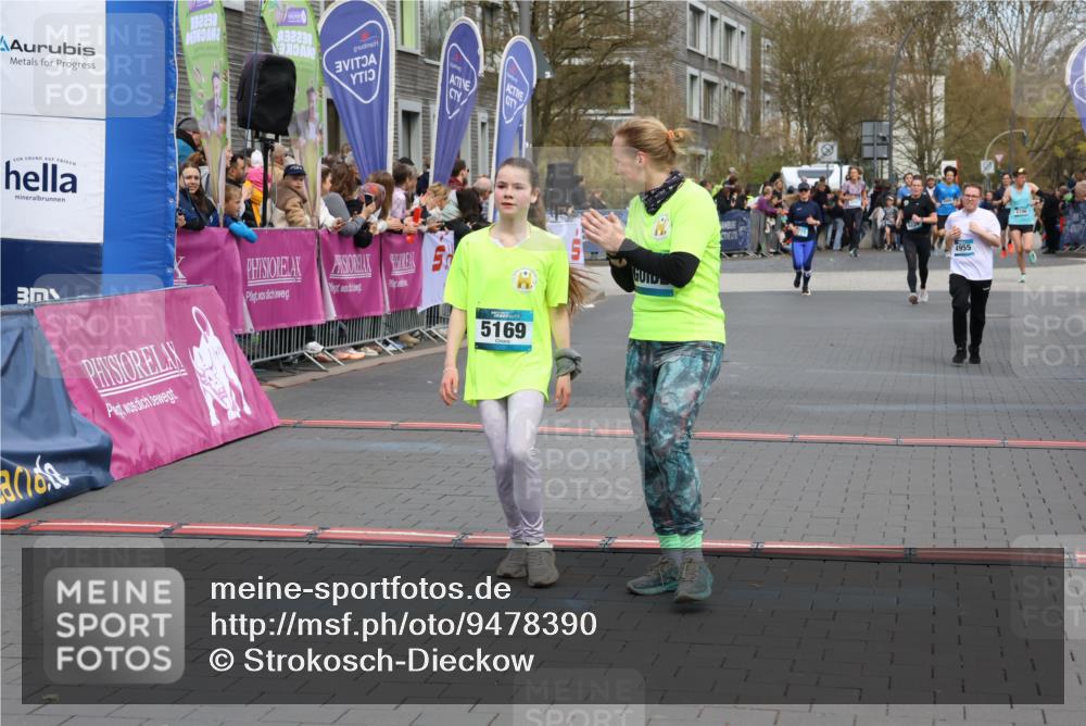 12.04.2026 - 45. Internationalen Wilhelmsburger Insellauf Strokosch-Dieckow http://msf.ph/oto/9478390 12.04.2026 12:58:28 Ziel 5211, 4968, 2707, 5169, 5214, 4955 meine-sportfotos.de