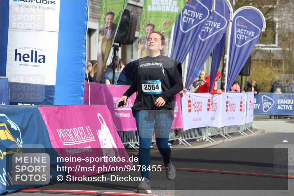 12.04.2026 - 45. Internationalen Wilhelmsburger Insellauf Strokosch-Dieckow http://msf.ph/oto/9478455 12.04.2026 11:42:20 Ziel 2564 meine-sportfotos.de