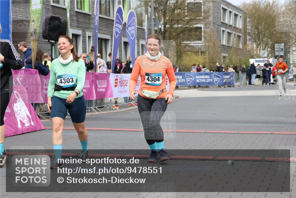 12.04.2026 - 45. Internationalen Wilhelmsburger Insellauf Strokosch-Dieckow http://msf.ph/oto/9478551 12.04.2026 13:29:30 Ziel 4303, 4302, 4304 meine-sportfotos.de