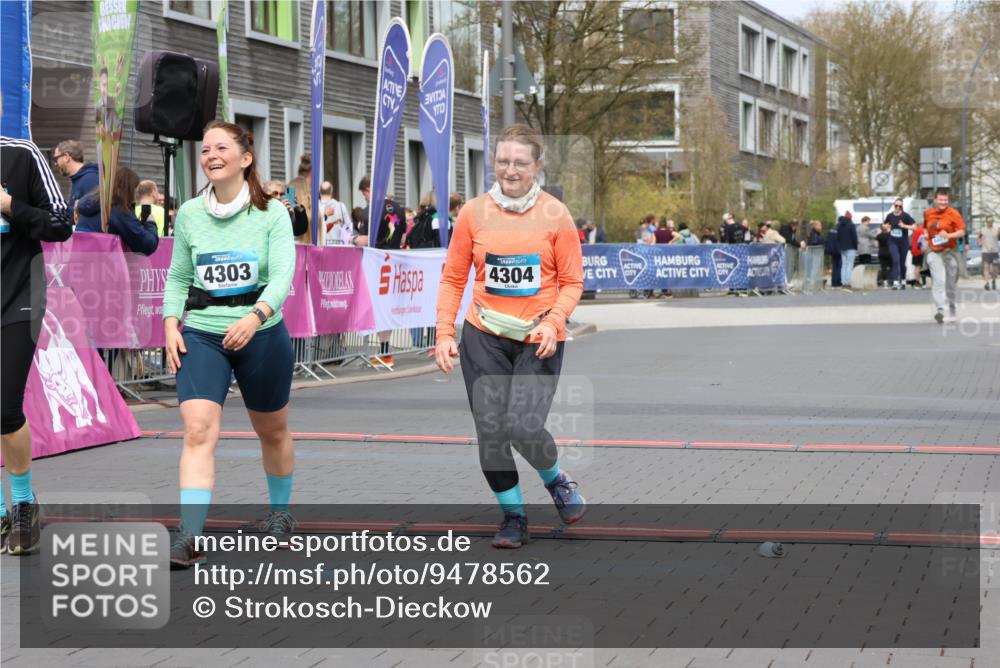 12.04.2026 - 45. Internationalen Wilhelmsburger Insellauf Strokosch-Dieckow http://msf.ph/oto/9478562 12.04.2026 13:29:30 Ziel 4303, 4302, 4304 meine-sportfotos.de