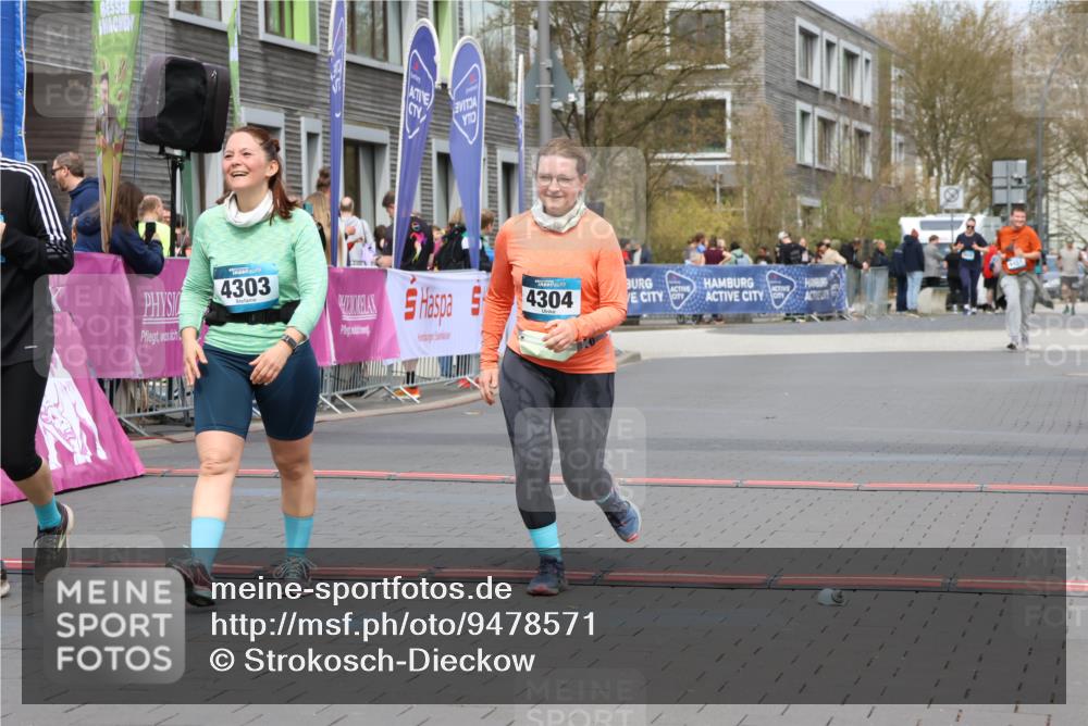12.04.2026 - 45. Internationalen Wilhelmsburger Insellauf Strokosch-Dieckow http://msf.ph/oto/9478571 12.04.2026 13:29:29 Ziel 4303, 4302, 4304 meine-sportfotos.de
