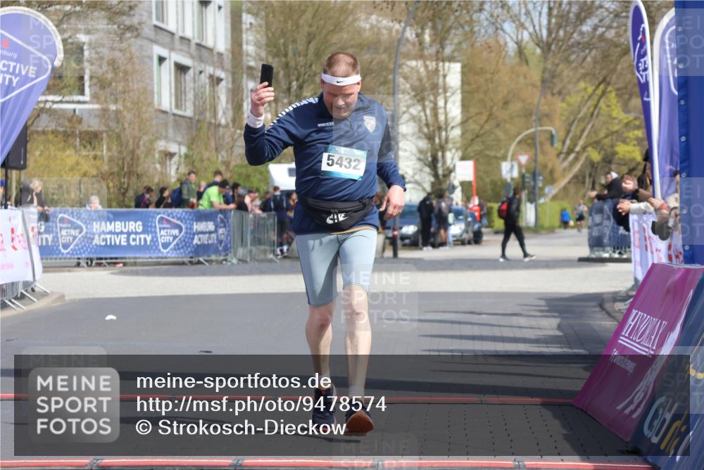12.04.2026 - 45. Internationalen Wilhelmsburger Insellauf Strokosch-Dieckow http://msf.ph/oto/9478574 12.04.2026 11:42:58 Ziel 5432 meine-sportfotos.de