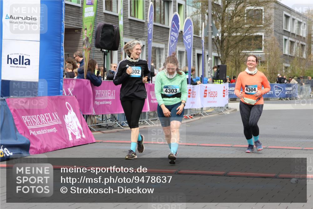 12.04.2026 - 45. Internationalen Wilhelmsburger Insellauf Strokosch-Dieckow http://msf.ph/oto/9478637 12.04.2026 13:29:28 Ziel 4303, 4302, 4304 meine-sportfotos.de