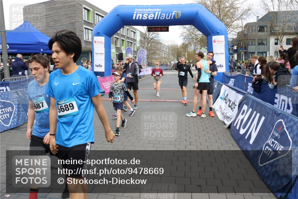 12.04.2026 - 45. Internationalen Wilhelmsburger Insellauf Strokosch-Dieckow http://msf.ph/oto/9478669 12.04.2026 12:58:43 Ziel 3152, 4535, 5260, 2493, 2550, 3479 meine-sportfotos.de