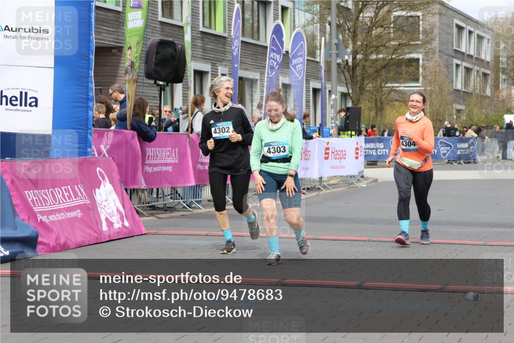 12.04.2026 - 45. Internationalen Wilhelmsburger Insellauf Strokosch-Dieckow http://msf.ph/oto/9478683 12.04.2026 13:29:28 Ziel 4303, 4302, 4304 meine-sportfotos.de