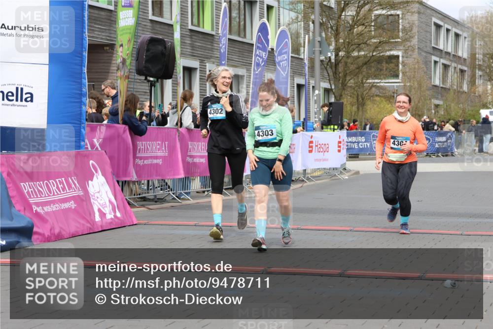 12.04.2026 - 45. Internationalen Wilhelmsburger Insellauf Strokosch-Dieckow http://msf.ph/oto/9478711 12.04.2026 13:29:28 Ziel 4303, 4302, 4304 meine-sportfotos.de