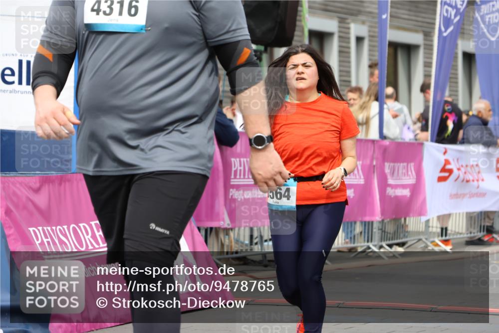 12.04.2026 - 45. Internationalen Wilhelmsburger Insellauf Strokosch-Dieckow http://msf.ph/oto/9478765 12.04.2026 13:29:17 Ziel 4316, 3564, 3483, 4471 meine-sportfotos.de