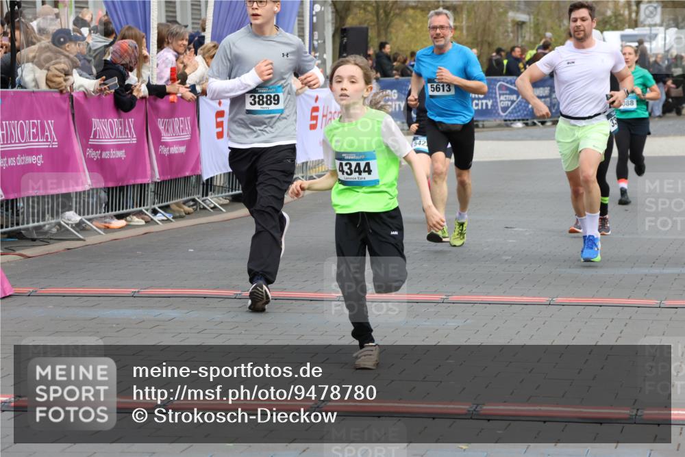 12.04.2026 - 45. Internationalen Wilhelmsburger Insellauf Strokosch-Dieckow http://msf.ph/oto/9478780 12.04.2026 12:58:56 Ziel 4344, 3889, 3309, 5613, 3525, 5422, 3088 meine-sportfotos.de