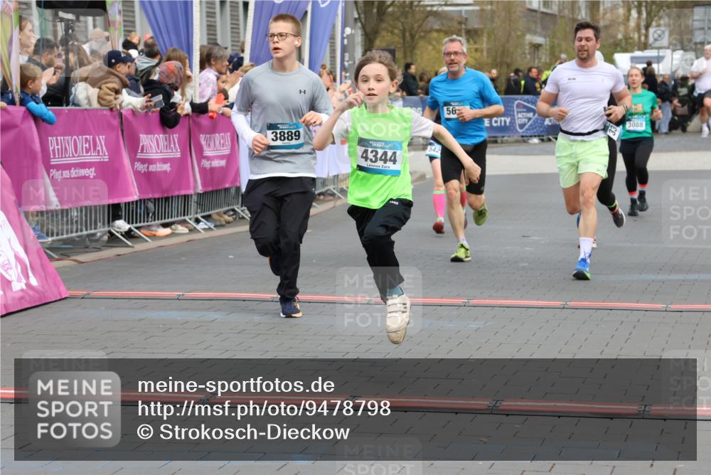 12.04.2026 - 45. Internationalen Wilhelmsburger Insellauf Strokosch-Dieckow http://msf.ph/oto/9478798 12.04.2026 12:58:56 Ziel 4344, 3889, 3309, 5613, 3525, 5422, 3088 meine-sportfotos.de