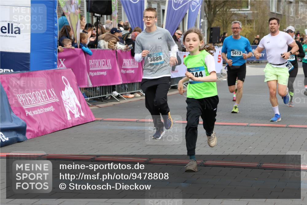 12.04.2026 - 45. Internationalen Wilhelmsburger Insellauf Strokosch-Dieckow http://msf.ph/oto/9478808 12.04.2026 12:58:56 Ziel 4344, 3889, 3309, 5613, 3525, 5422, 3088 meine-sportfotos.de