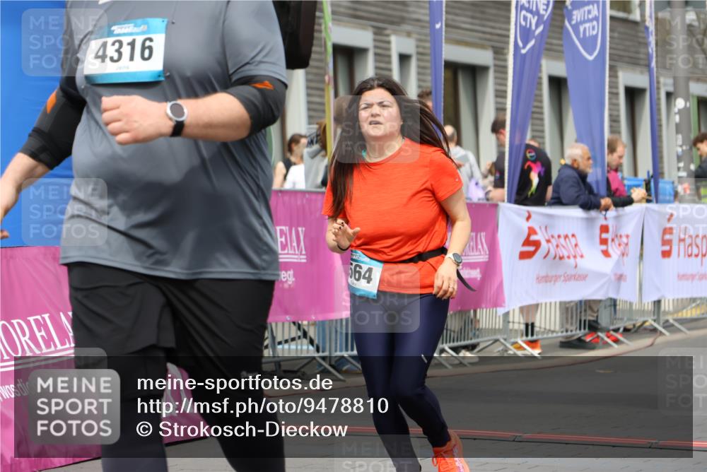 12.04.2026 - 45. Internationalen Wilhelmsburger Insellauf Strokosch-Dieckow http://msf.ph/oto/9478810 12.04.2026 13:29:17 Ziel 4316, 3564, 3483, 4471 meine-sportfotos.de