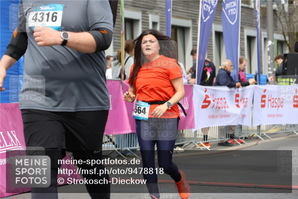 12.04.2026 - 45. Internationalen Wilhelmsburger Insellauf Strokosch-Dieckow http://msf.ph/oto/9478818 12.04.2026 13:29:17 Ziel 4316, 3564, 3483, 4471 meine-sportfotos.de