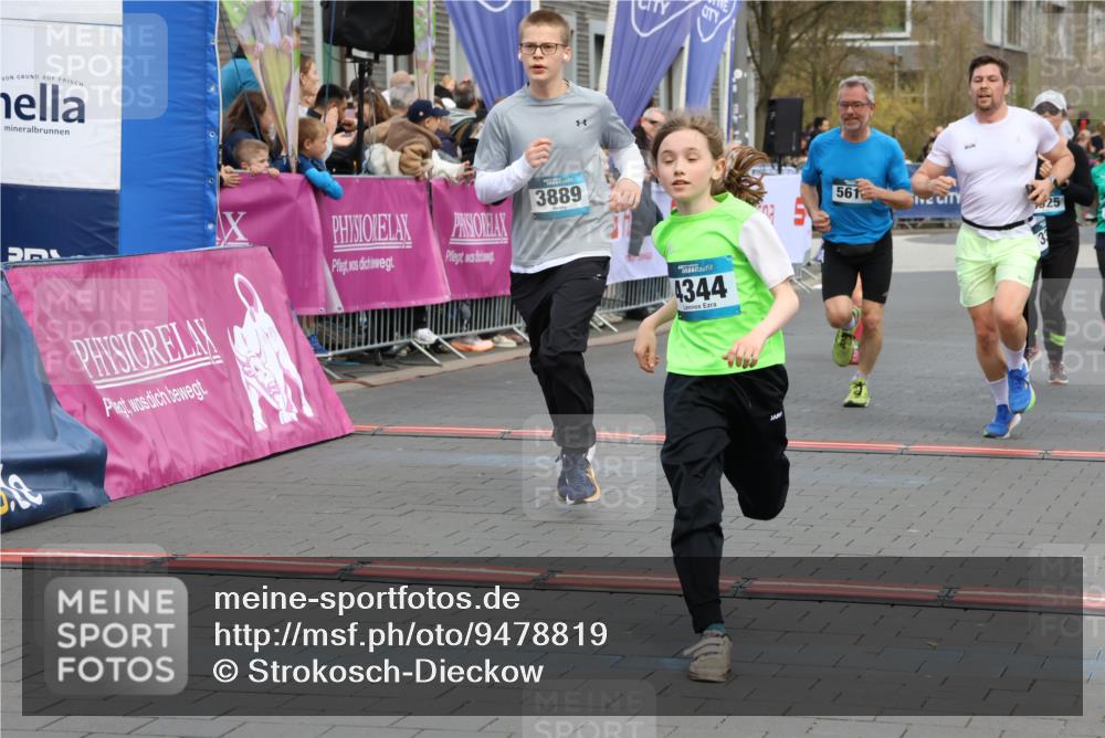12.04.2026 - 45. Internationalen Wilhelmsburger Insellauf Strokosch-Dieckow http://msf.ph/oto/9478819 12.04.2026 12:58:56 Ziel 4344, 3889, 3309, 5613, 3525, 5422, 3088 meine-sportfotos.de