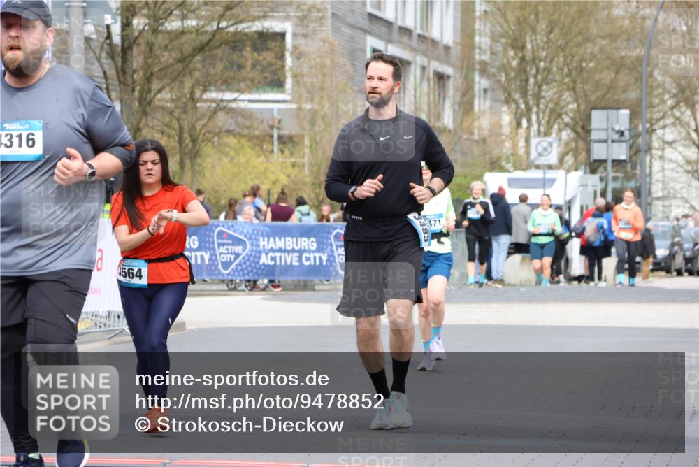 12.04.2026 - 45. Internationalen Wilhelmsburger Insellauf Strokosch-Dieckow http://msf.ph/oto/9478852 12.04.2026 13:29:15 Ziel 4316, 3564, 3483, 4471 meine-sportfotos.de