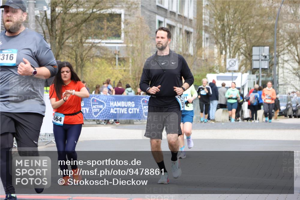 12.04.2026 - 45. Internationalen Wilhelmsburger Insellauf Strokosch-Dieckow http://msf.ph/oto/9478861 12.04.2026 13:29:14 Ziel 5509, 4316, 3564, 3483 meine-sportfotos.de