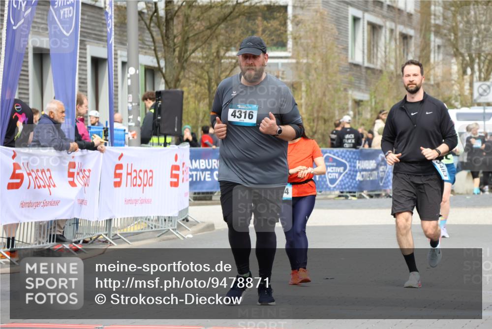 12.04.2026 - 45. Internationalen Wilhelmsburger Insellauf Strokosch-Dieckow http://msf.ph/oto/9478871 12.04.2026 13:29:13 Ziel 5509, 4316, 3564, 3483 meine-sportfotos.de
