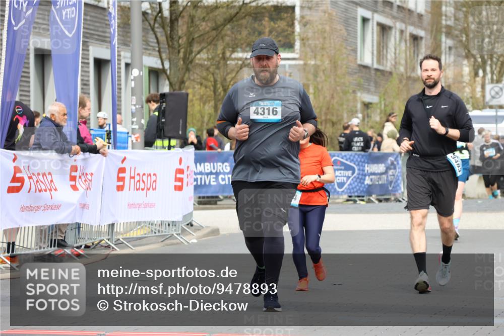 12.04.2026 - 45. Internationalen Wilhelmsburger Insellauf Strokosch-Dieckow http://msf.ph/oto/9478893 12.04.2026 13:29:13 Ziel 5509, 4316, 3564, 3483 meine-sportfotos.de