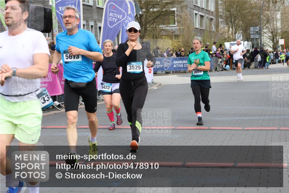 12.04.2026 - 45. Internationalen Wilhelmsburger Insellauf Strokosch-Dieckow http://msf.ph/oto/9478910 12.04.2026 12:58:59 Ziel 4344, 3889, 3309, 5613, 3525, 5422, 3088 meine-sportfotos.de