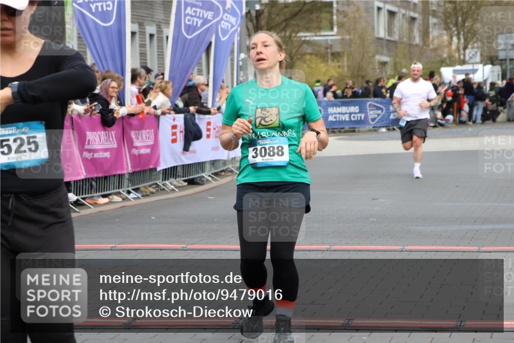 12.04.2026 - 45. Internationalen Wilhelmsburger Insellauf Strokosch-Dieckow http://msf.ph/oto/9479016 12.04.2026 12:59:01 Ziel 3309, 5613, 3525, 5422, 3088 meine-sportfotos.de