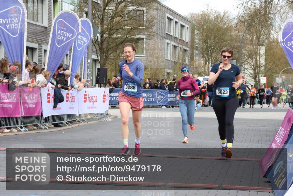 12.04.2026 - 45. Internationalen Wilhelmsburger Insellauf Strokosch-Dieckow http://msf.ph/oto/9479178 12.04.2026 12:59:17 Ziel 5174, 5846, 3286, 3623, 4822 meine-sportfotos.de