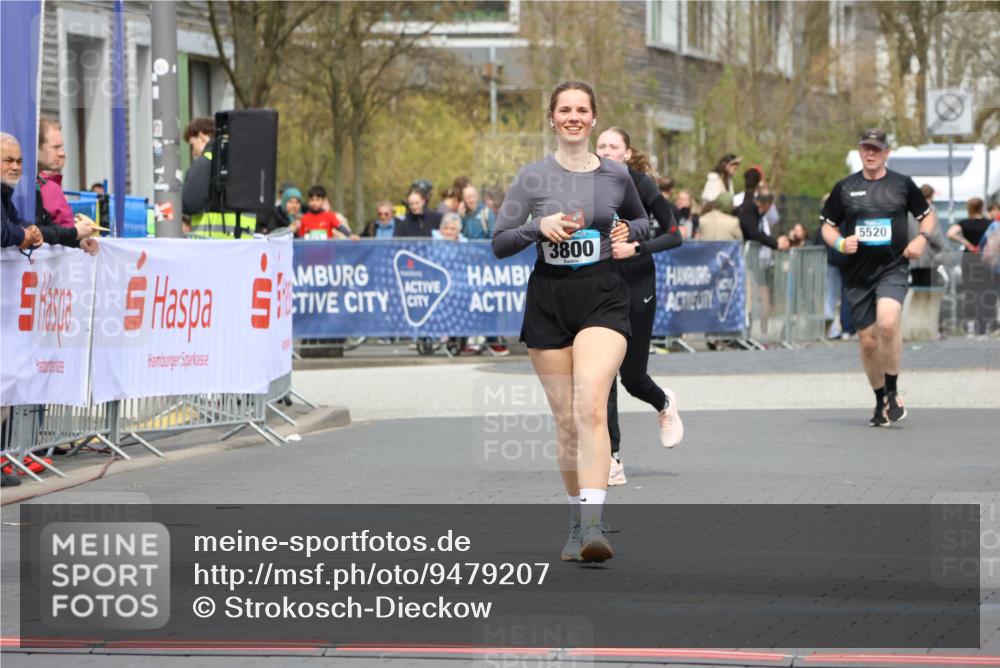 12.04.2026 - 45. Internationalen Wilhelmsburger Insellauf Strokosch-Dieckow http://msf.ph/oto/9479207 12.04.2026 13:28:48 Ziel 3800 meine-sportfotos.de