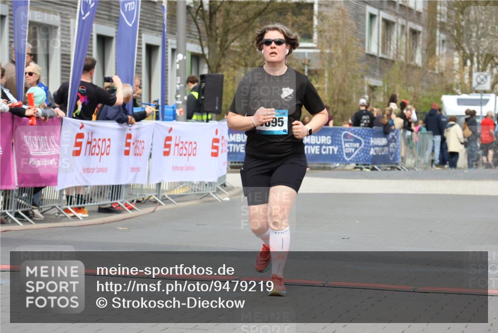 12.04.2026 - 45. Internationalen Wilhelmsburger Insellauf Strokosch-Dieckow http://msf.ph/oto/9479219 12.04.2026 13:28:34 Ziel 2563, 5695 meine-sportfotos.de