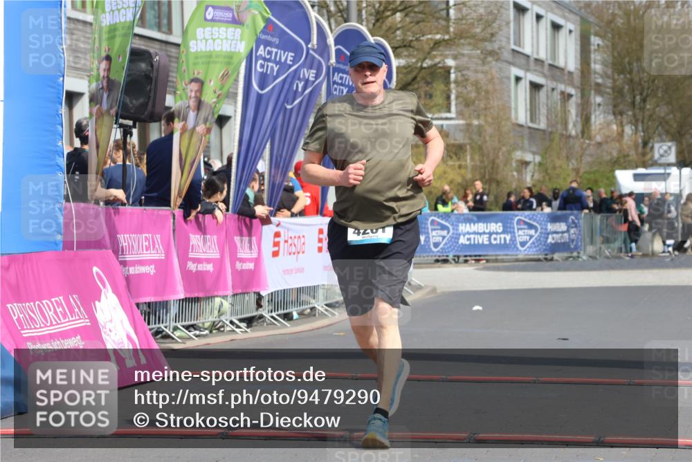 12.04.2026 - 45. Internationalen Wilhelmsburger Insellauf Strokosch-Dieckow http://msf.ph/oto/9479290 12.04.2026 11:45:26 Ziel 4201 meine-sportfotos.de