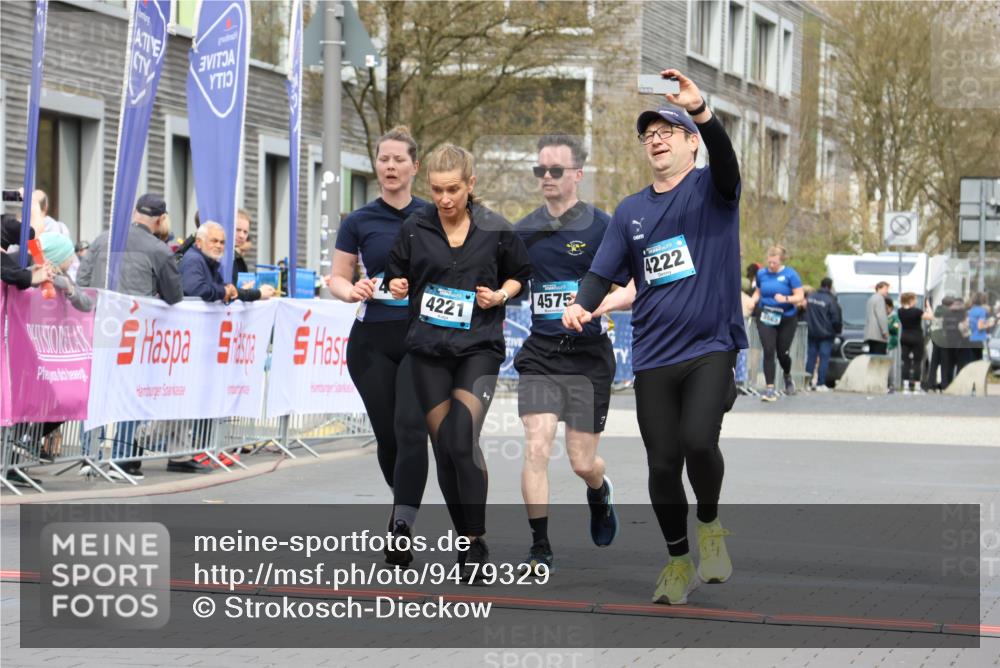 12.04.2026 - 45. Internationalen Wilhelmsburger Insellauf Strokosch-Dieckow http://msf.ph/oto/9479329 12.04.2026 13:28:18 Ziel 3938, 3937, 4222, 4221, 4575, 4574 meine-sportfotos.de