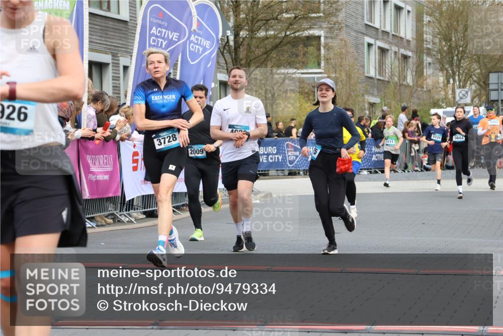 12.04.2026 - 45. Internationalen Wilhelmsburger Insellauf Strokosch-Dieckow http://msf.ph/oto/9479334 12.04.2026 12:59:27 Ziel 3926, 3728, 4023, 2009, 4875, 5276 meine-sportfotos.de