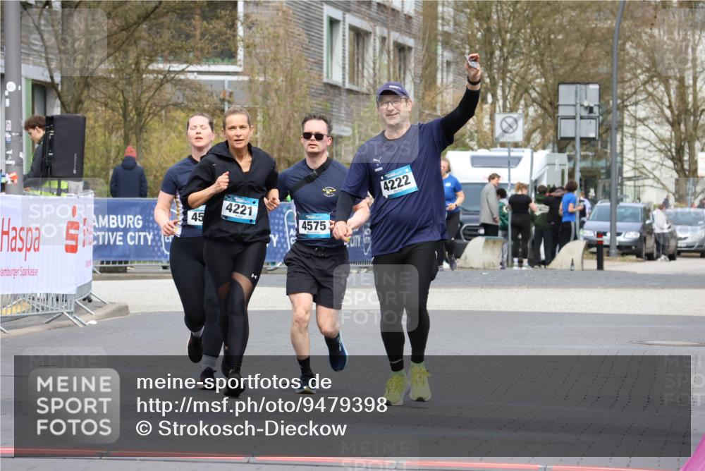 12.04.2026 - 45. Internationalen Wilhelmsburger Insellauf Strokosch-Dieckow http://msf.ph/oto/9479398 12.04.2026 13:28:16 Ziel 3938, 3937, 4222, 4221, 4575, 4574 meine-sportfotos.de