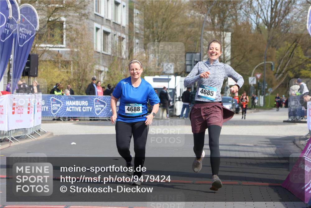 12.04.2026 - 45. Internationalen Wilhelmsburger Insellauf Strokosch-Dieckow http://msf.ph/oto/9479424 12.04.2026 11:47:00 Ziel 2904, 4685, 4688 meine-sportfotos.de