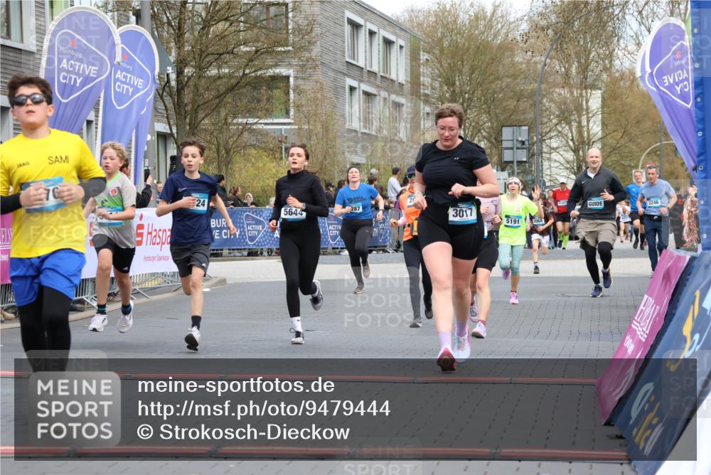 12.04.2026 - 45. Internationalen Wilhelmsburger Insellauf Strokosch-Dieckow http://msf.ph/oto/9479444 12.04.2026 12:59:31 Ziel 3728, 4023, 2009, 4875, 5276, 3017, 5111, 5124, 5644, 5718, 2082, 4741, 5191 meine-sportfotos.de