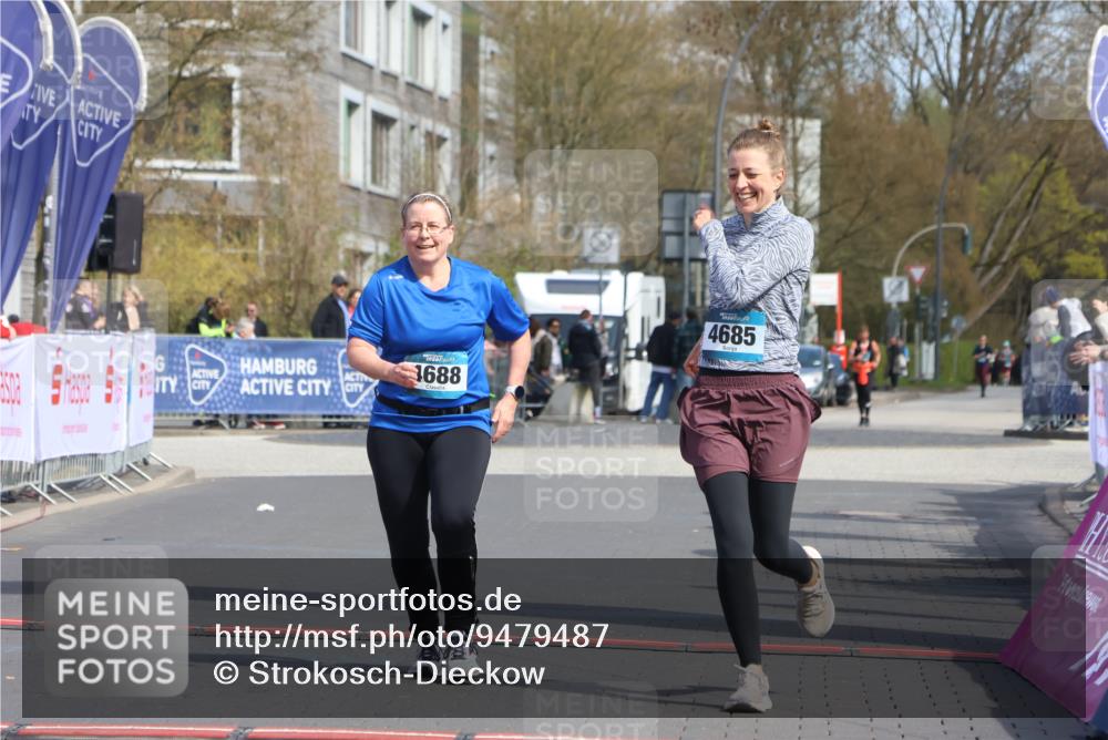 12.04.2026 - 45. Internationalen Wilhelmsburger Insellauf Strokosch-Dieckow http://msf.ph/oto/9479487 12.04.2026 11:47:00 Ziel 2904, 4685, 4688 meine-sportfotos.de