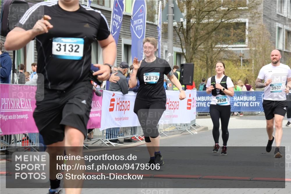 12.04.2026 - 45. Internationalen Wilhelmsburger Insellauf Strokosch-Dieckow http://msf.ph/oto/9479506 12.04.2026 13:28:11 Ziel 2756, 2180, 3132, 2875, 3938, 3937 meine-sportfotos.de