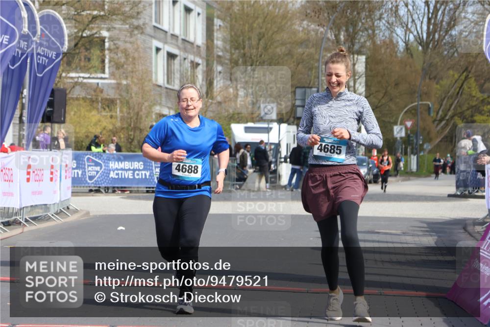 12.04.2026 - 45. Internationalen Wilhelmsburger Insellauf Strokosch-Dieckow http://msf.ph/oto/9479521 12.04.2026 11:47:00 Ziel 2904, 4685, 4688 meine-sportfotos.de