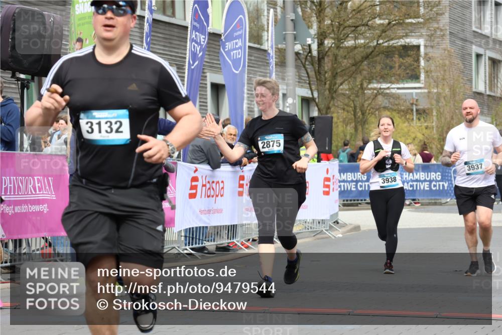 12.04.2026 - 45. Internationalen Wilhelmsburger Insellauf Strokosch-Dieckow http://msf.ph/oto/9479544 12.04.2026 13:28:11 Ziel 2756, 2180, 3132, 2875, 3938, 3937 meine-sportfotos.de