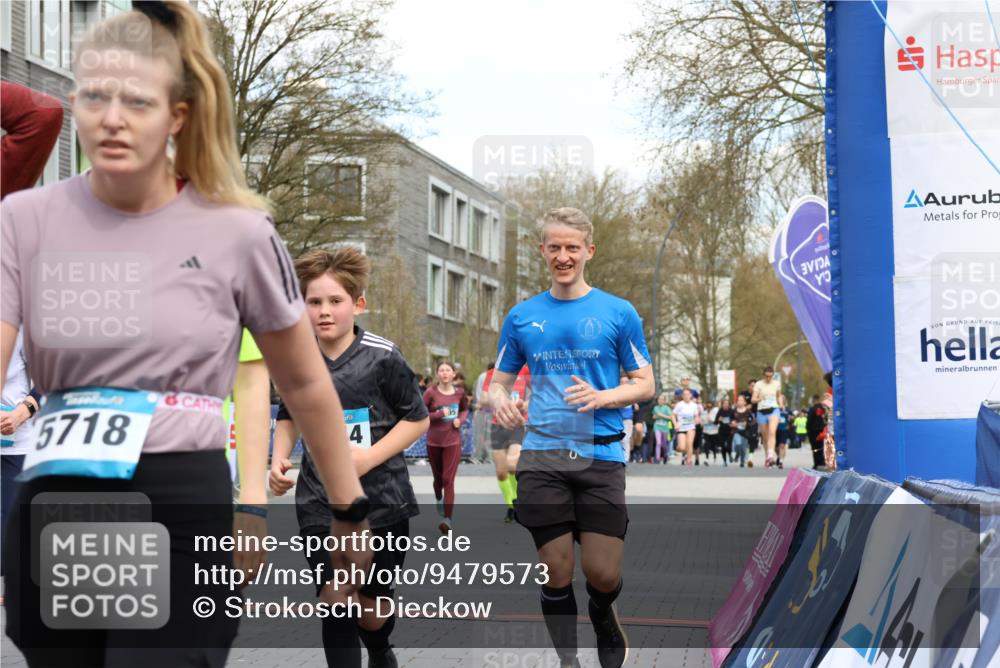 12.04.2026 - 45. Internationalen Wilhelmsburger Insellauf Strokosch-Dieckow http://msf.ph/oto/9479573 12.04.2026 12:59:41 Ziel 5219, 2068, 3246, 4035, 5244, 4128, 4565, 5079, 4395 meine-sportfotos.de