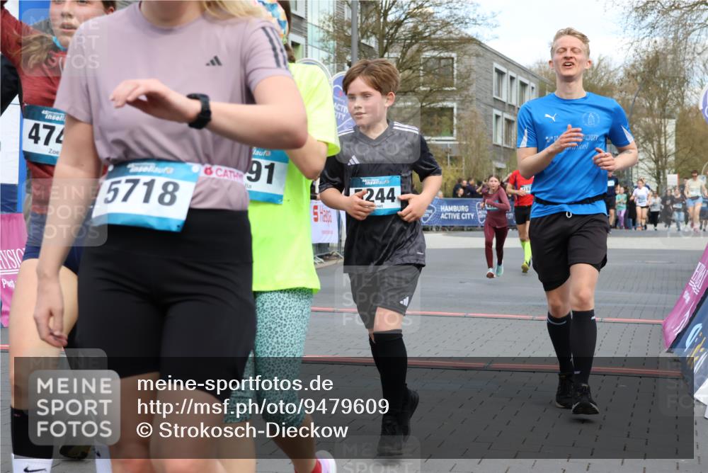 12.04.2026 - 45. Internationalen Wilhelmsburger Insellauf Strokosch-Dieckow http://msf.ph/oto/9479609 12.04.2026 12:59:42 Ziel 3246, 4035, 5244, 4128, 4565, 5079, 4395 meine-sportfotos.de